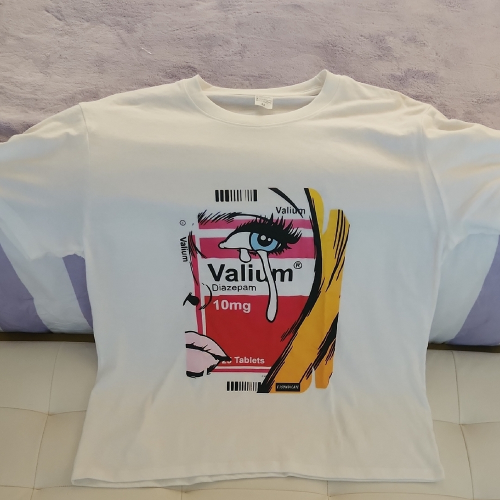 Pop Art Graphic T-Shirt - White. VALIUM 10 MG T-Shirt SIZE M